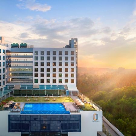 O By Tamara, Trivandrum Thiruvananthapuram Zewnętrze zdjęcie The hotel's rooftop pool