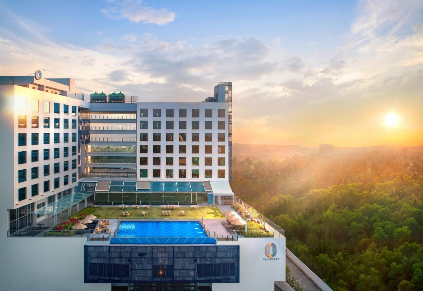 O By Tamara, Trivandrum Thiruvananthapuram Zewnętrze zdjęcie The hotel's rooftop pool