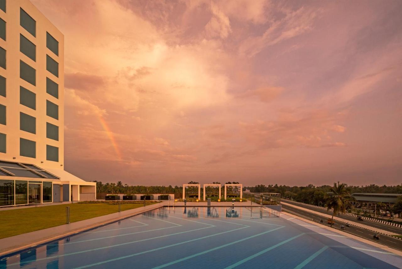 O By Tamara, Trivandrum Thiruvananthapuram Zewnętrze zdjęcie The pool at the Infosys Mysuru campus